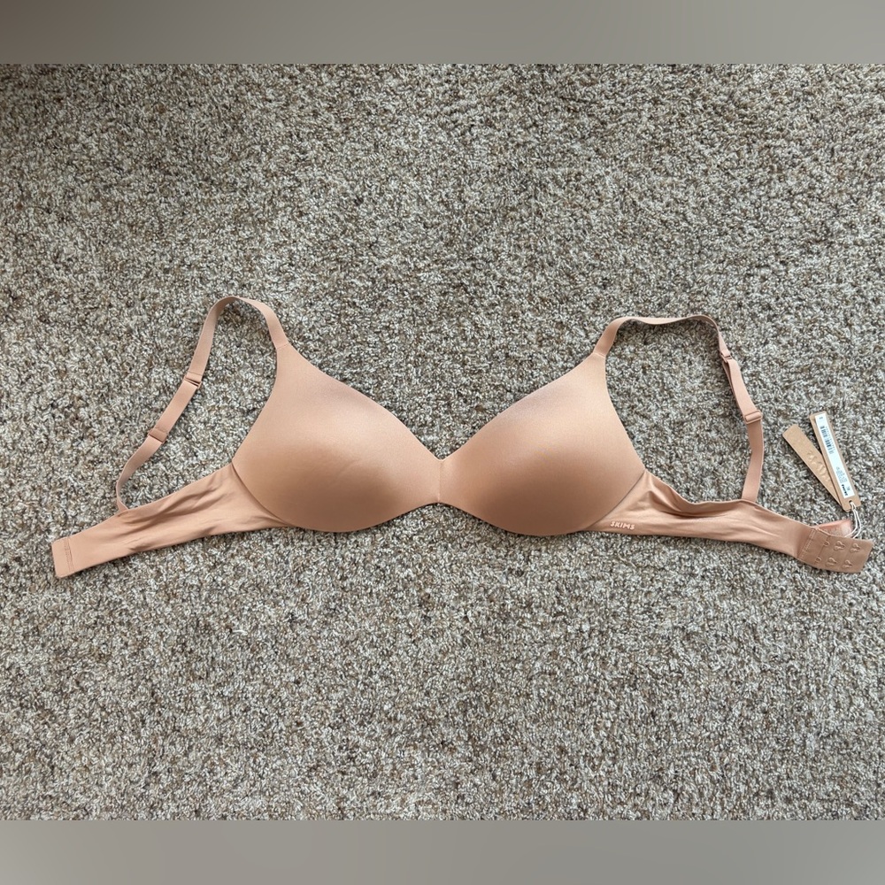 SKIMS WIRELESS FORM PUSH-UP PLUNGE BRA